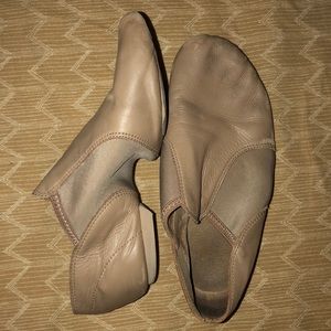 tan capezio jazz shoes!